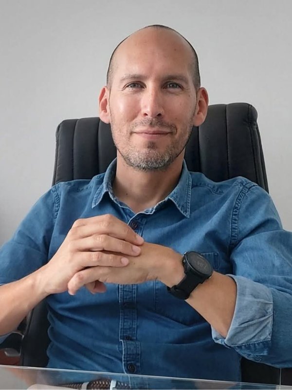 Fotografía delDr. Miguel Romo